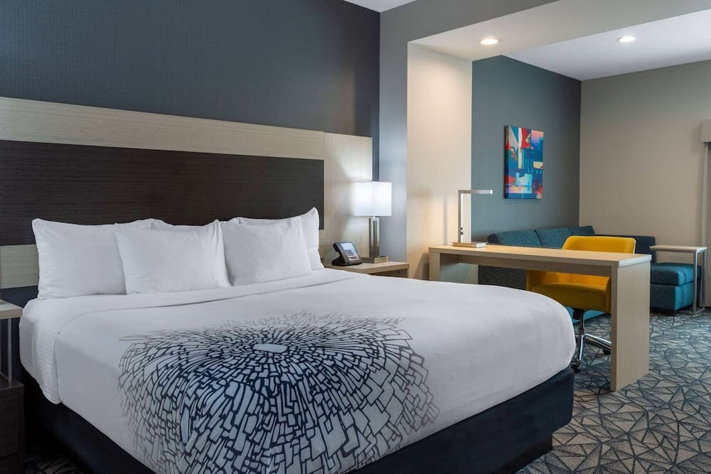 La Quinta Inn & Suites by Wyndham Shorewood gallery photo in Joliet, IL — image 29