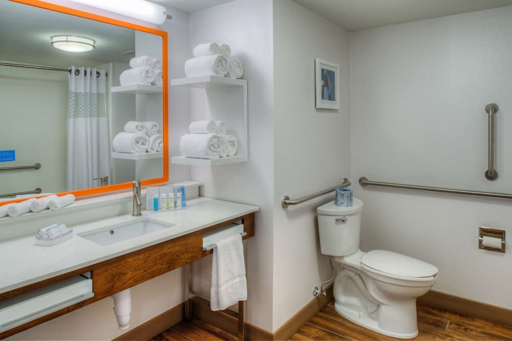 Hampton Inn & Suites Wixom gallery photo in Wixom, MI — image 50