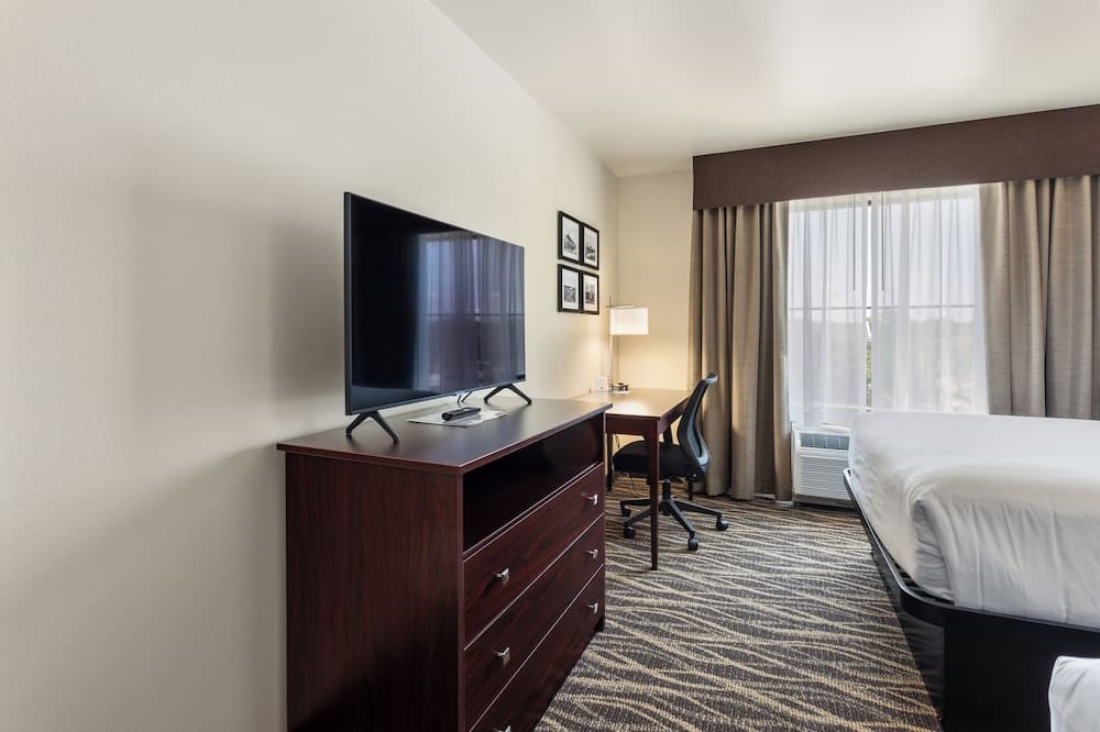 Cobblestone Hotel & Suites - Waukesha — hotel in Waukesha, Wisconsin