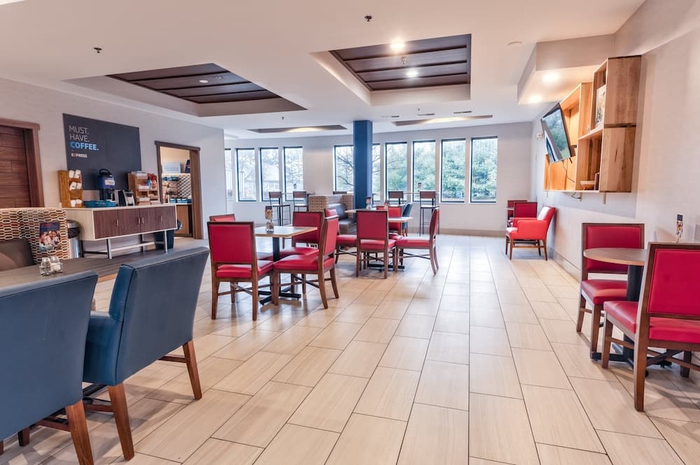 Holiday Inn Express Hotel & Suites Goshen by IHG gallery photo in Goshen, IN — image 54