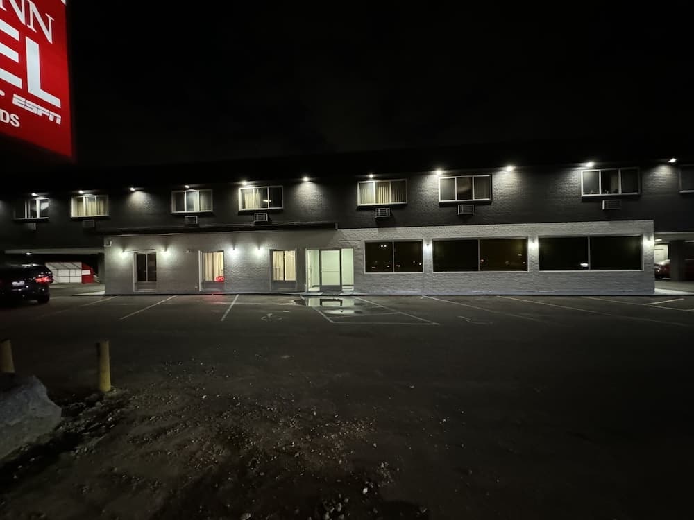 Imperial Suites gallery photo in Dearborn, MI — image 24