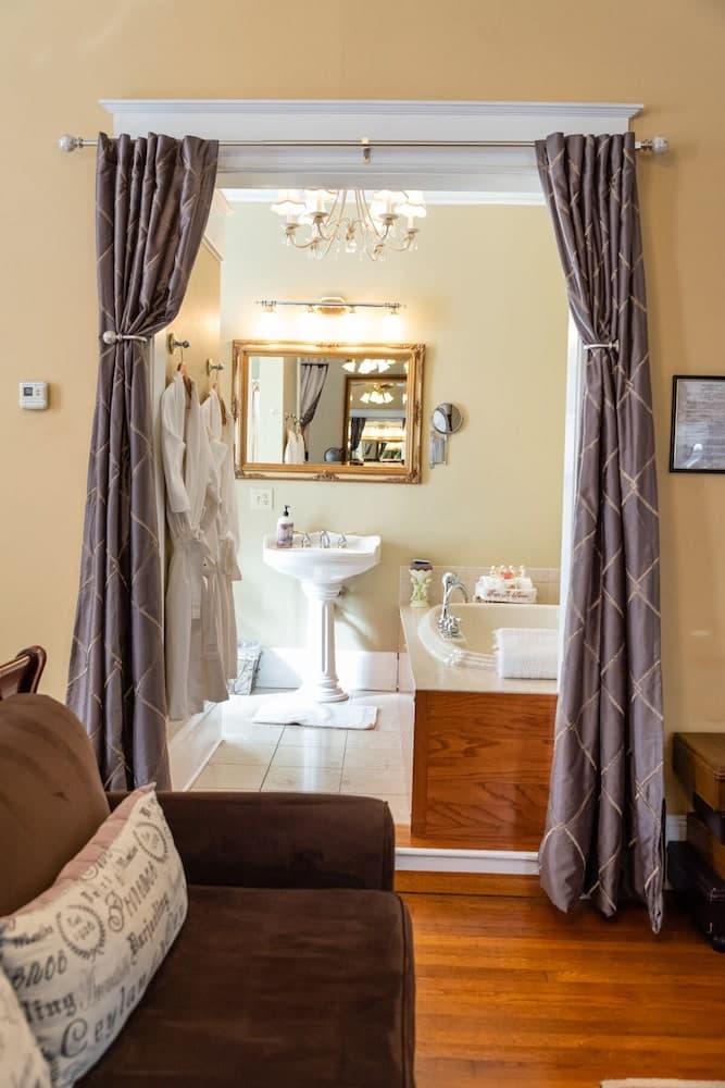 Burke Manor Inn & Pavilion gallery photo in Gibsonville, NC — image 11