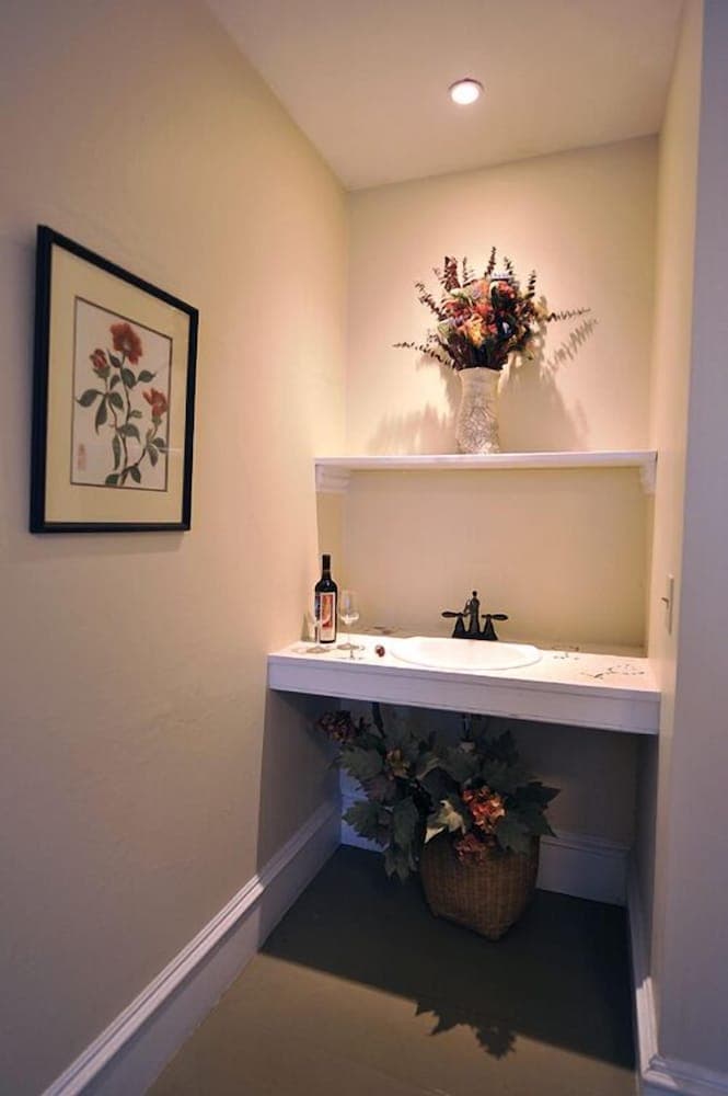 Hall House Hotel gallery photo in Dahlonega, GA — image 15