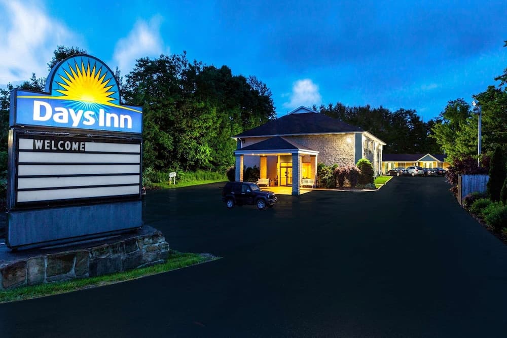 Days Inn by Wyndham Donegal featured exterior or lobby in Donegal, PA — similar hotel