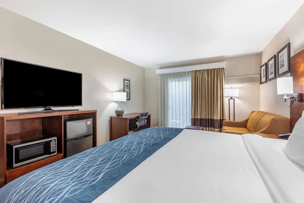 Comfort Inn Escondido San Diego North County property views in Escondido, CA — gallery photo 3