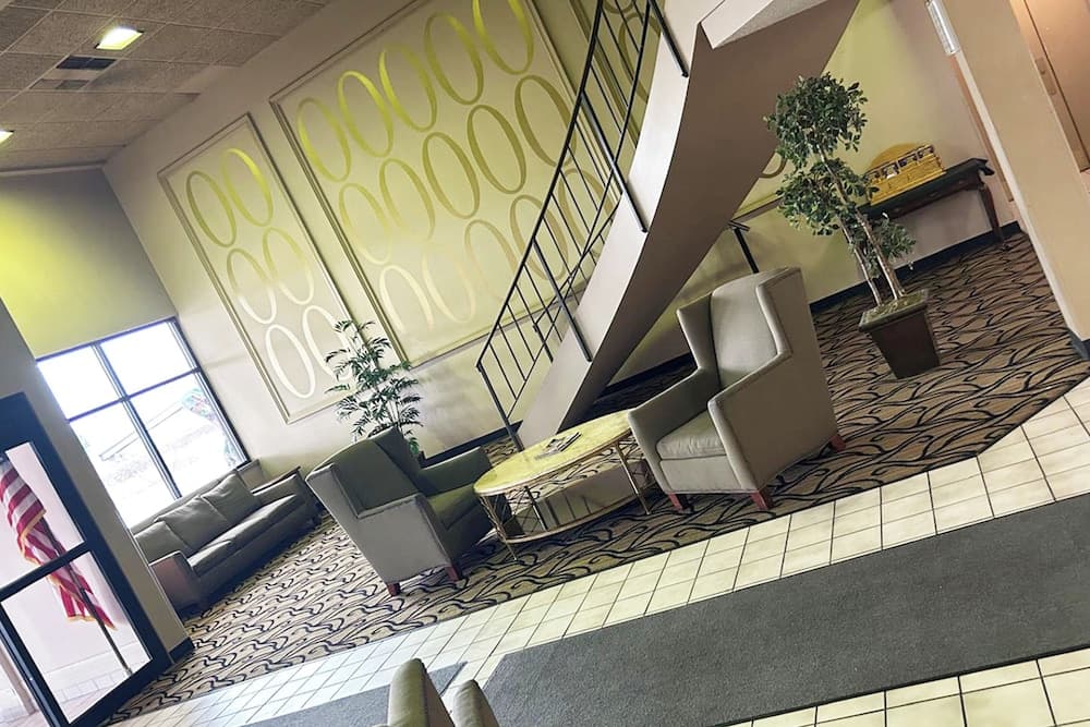 Blue Way Inn & Suites La Crosse gallery photo in La Crosse, WI — image 4