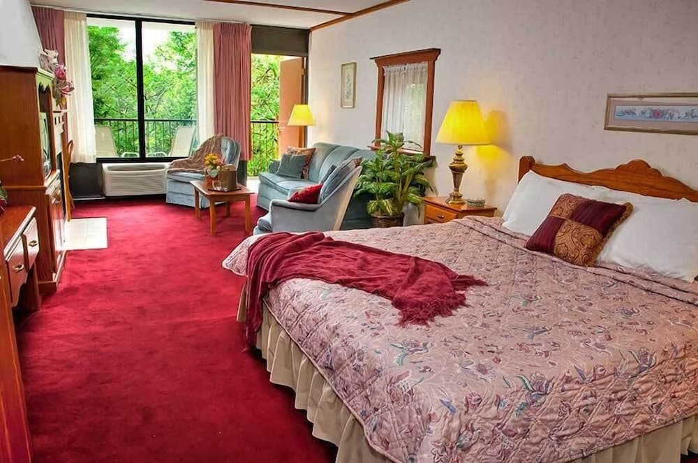 Bavarian Inn Lodge & Restaurant property views in Eureka Springs, AR — gallery photo 3