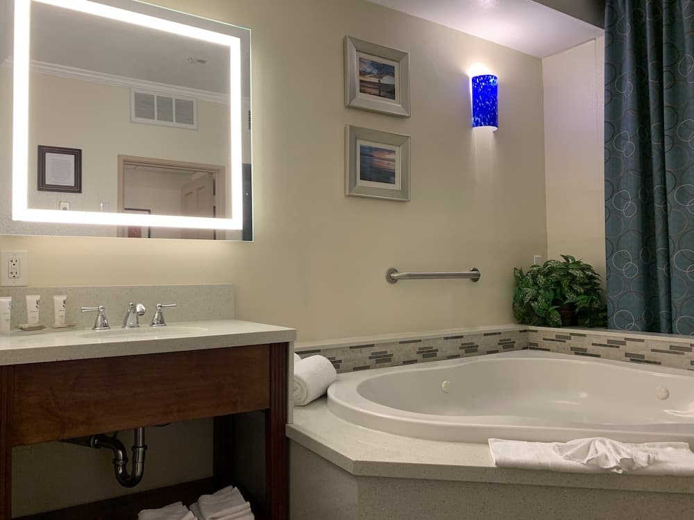 MainStay Suites John Wayne Airport by Choice Hotels gallery photo in Santa Ana, CA — image 7