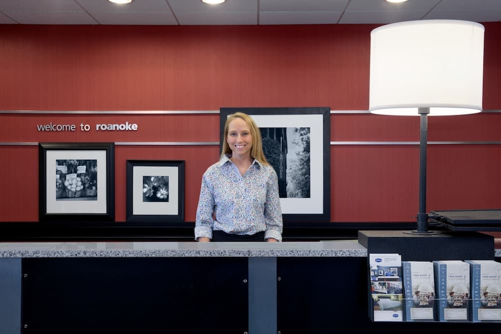 Hampton Inn & Suites Roanoke Airport interior in Roanoke, VA — gallery photo 2