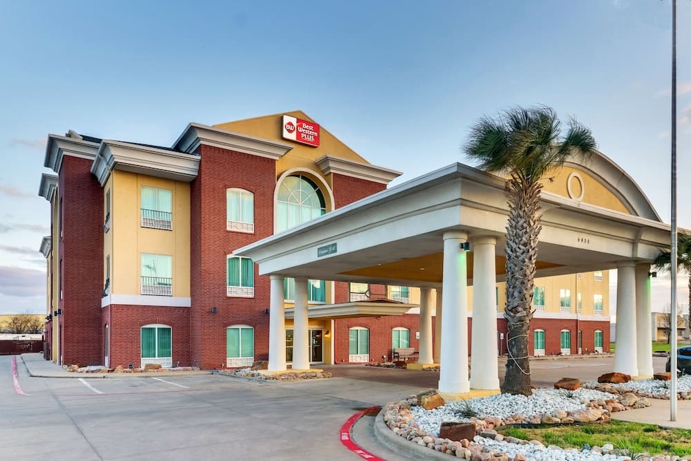 Comfort Inn & Suites Waco Woodway featured exterior or lobby in Waco, TX — similar hotel