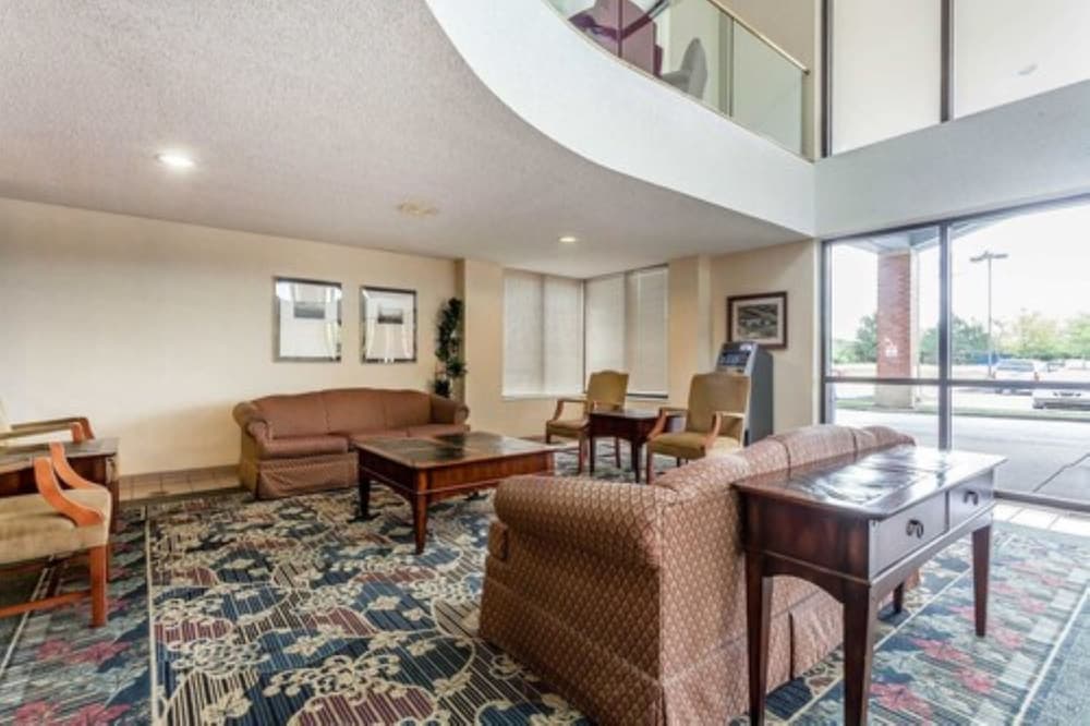Comfort Inn Cleveland Airport property views in Middleburg Heights, OH — gallery photo 3