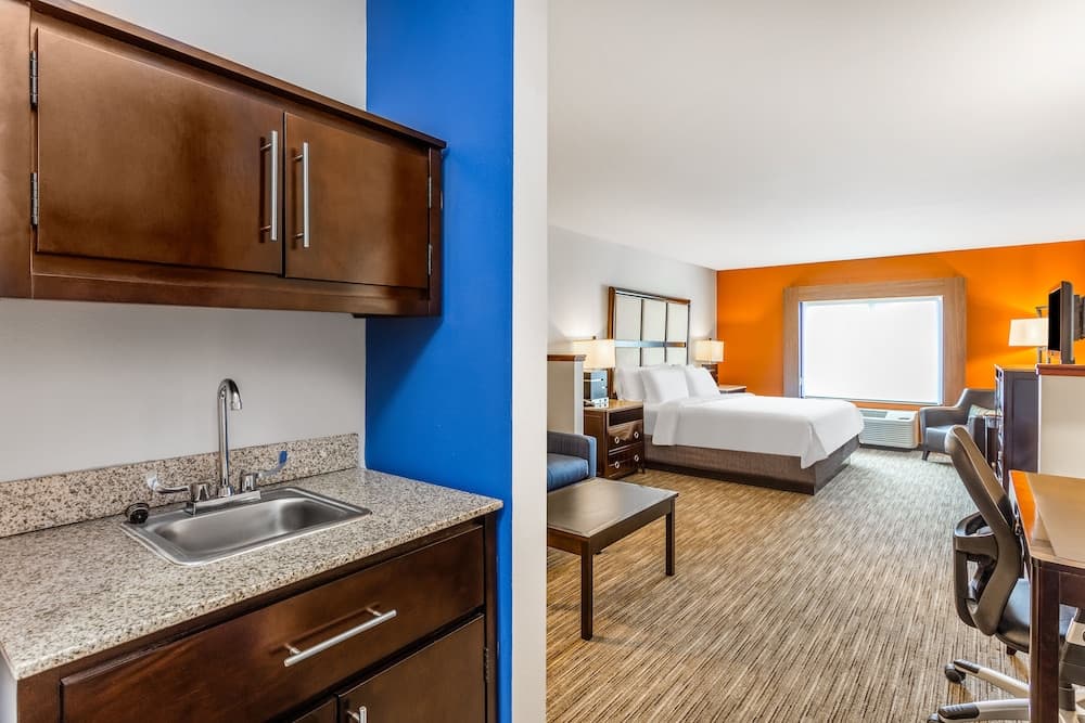 Holiday Inn Express Hotel & Suites Albert Lea - I-35 by IHG property views in Albert Lea, MN — gallery photo 3