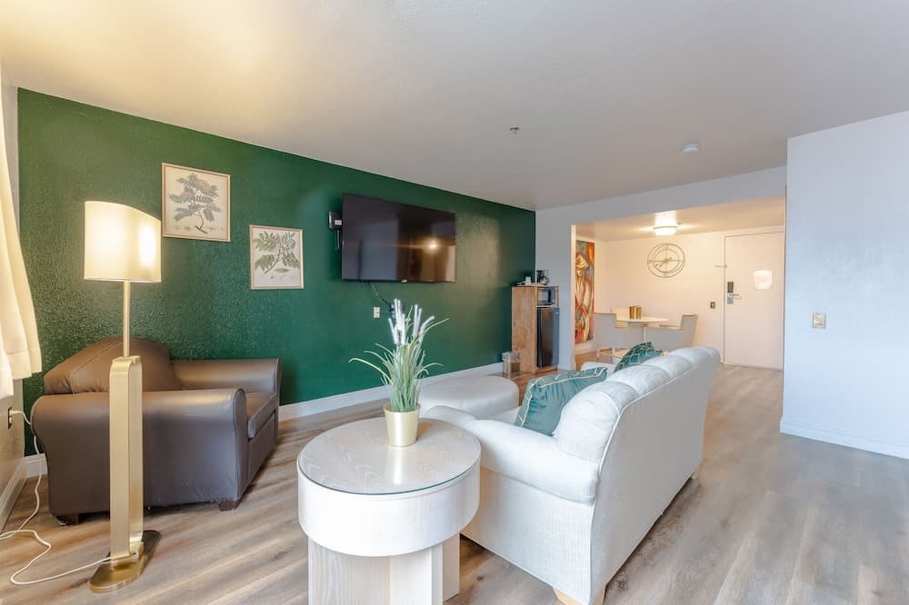 Hotel Jefe at Ojos Locos gallery photo in North Las Vegas, NV — image 70