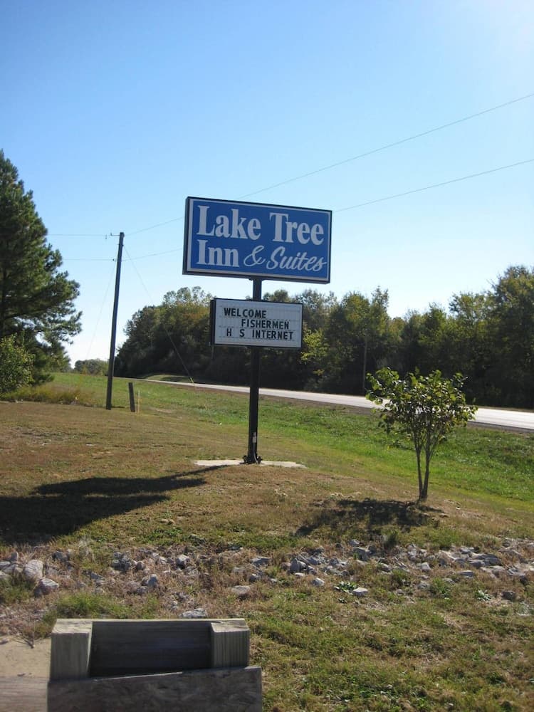 Laketree Inn And Suites Marion interior in Marion, IL — gallery photo 2