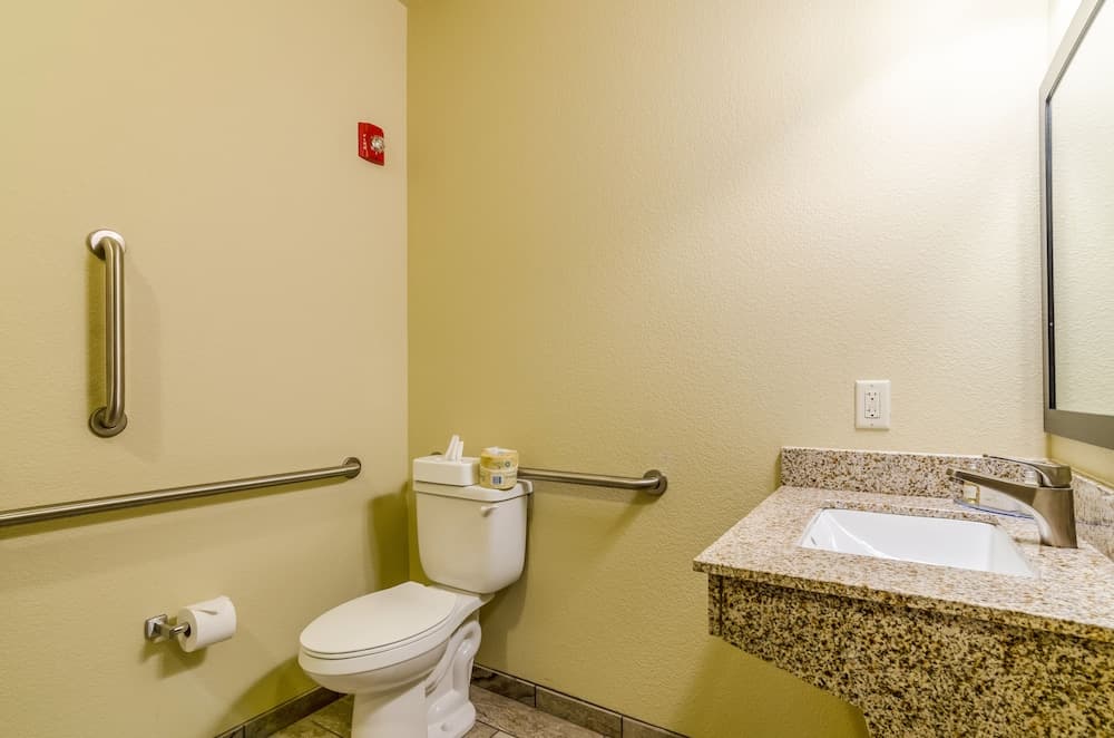 AmericInn by Wyndham Oshkosh gallery photo in Oshkosh, WI — image 9