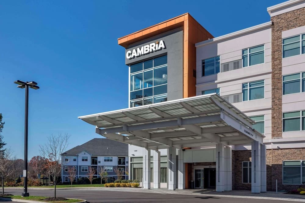 Cambria Hotel Manchester South Windsor — hotel in Windsor, Colorado
