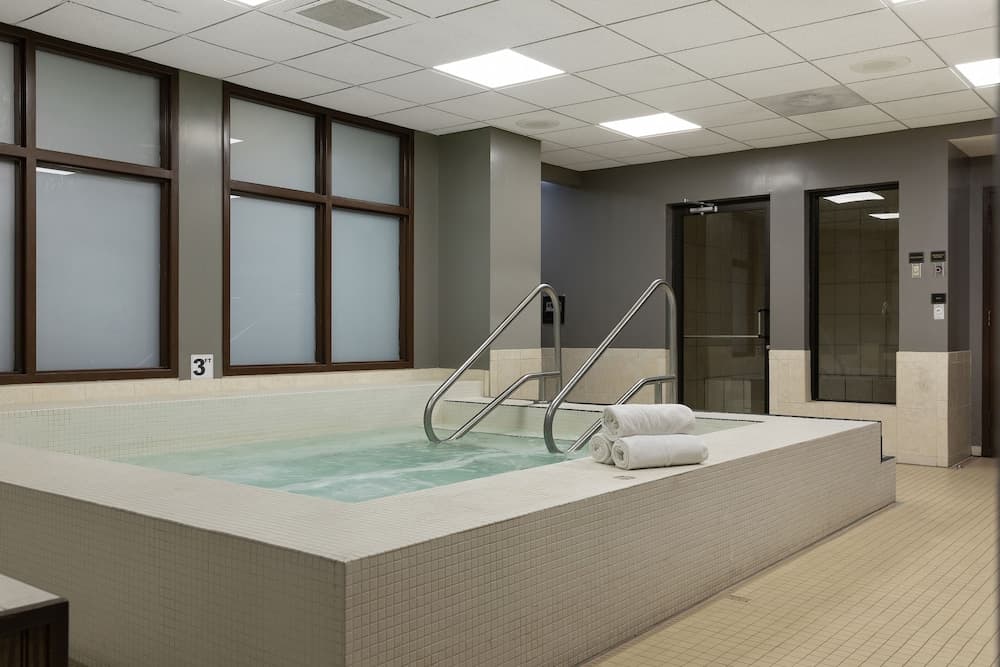 Des Lux Hotel gallery photo in Des Moines, IA — image 52