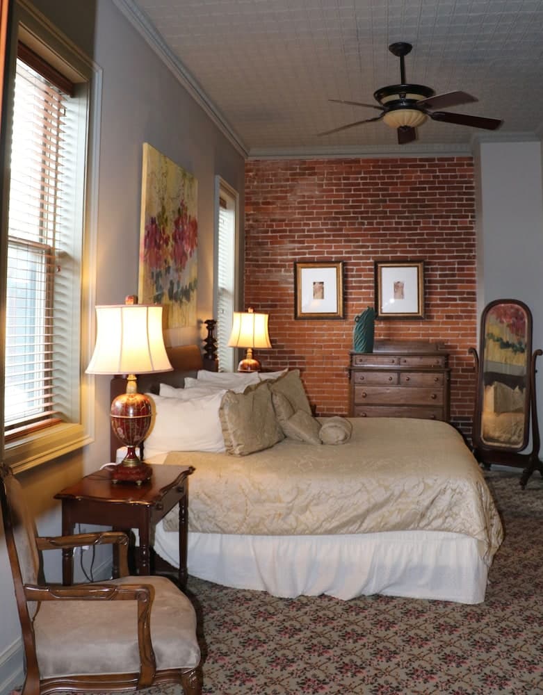 The Black Hawk Hotel gallery photo in Cedar Falls, IA — image 41