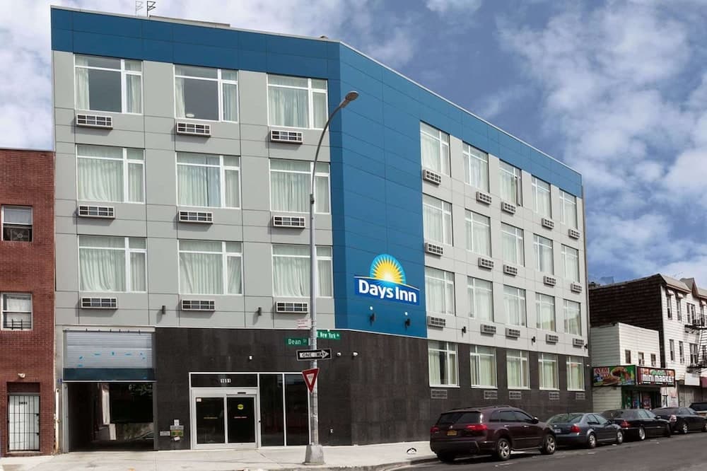 Days Inn by Wyndham Brooklyn Crown Heights featured exterior or lobby in Brooklyn, NY — similar hotel