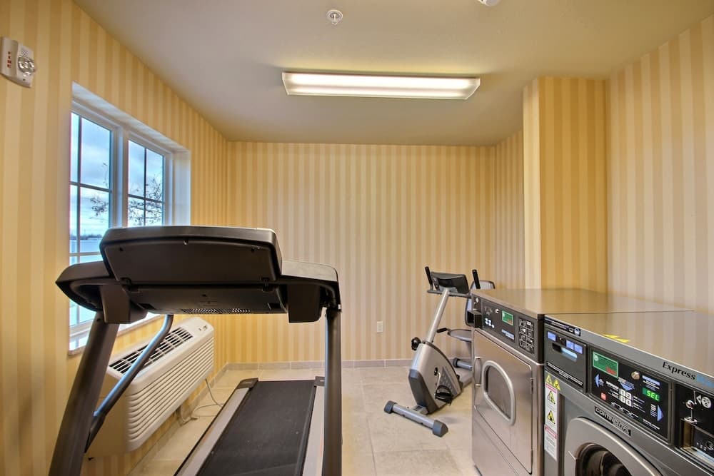 AmericInn by Wyndham Oshkosh gallery photo in Oshkosh, WI — image 15