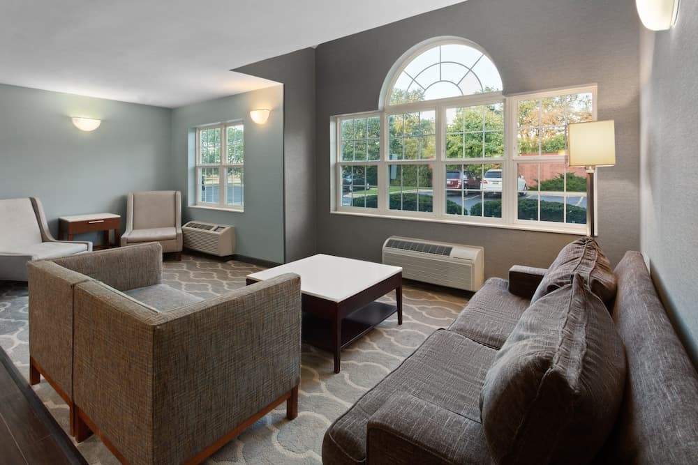 Americas Best Value Inn & Suites Racine gallery photo in Mount Pleasant, WI — image 43