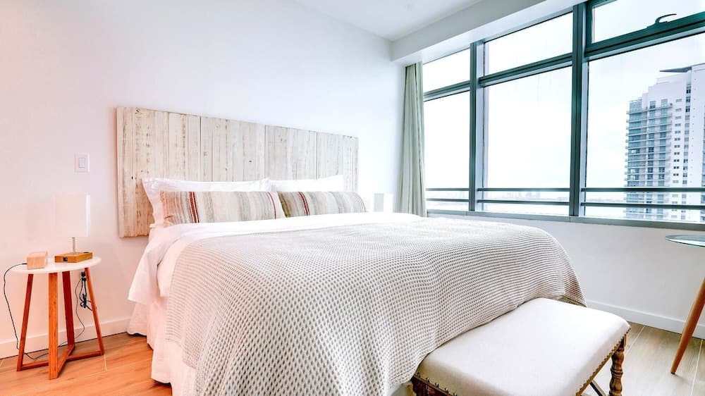 AKA Miami Brickell - Residence featured exterior or lobby in Miami, FL — similar hotel