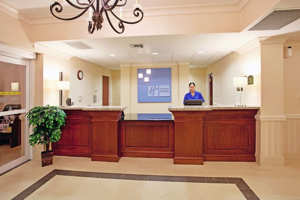 Holiday Inn Express Hotel & Suites Camden-I20 (Hwy 521) by IHG interior in Camden, SC — gallery photo 2