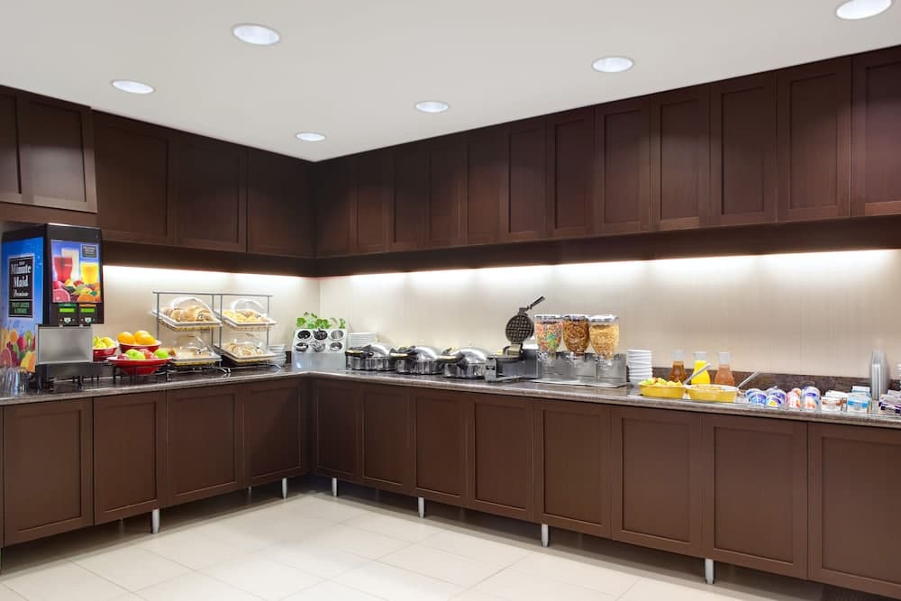 Residence Inn New York The Bronx At Metro Center Atrium gallery photo in Bronx, NY — image 8