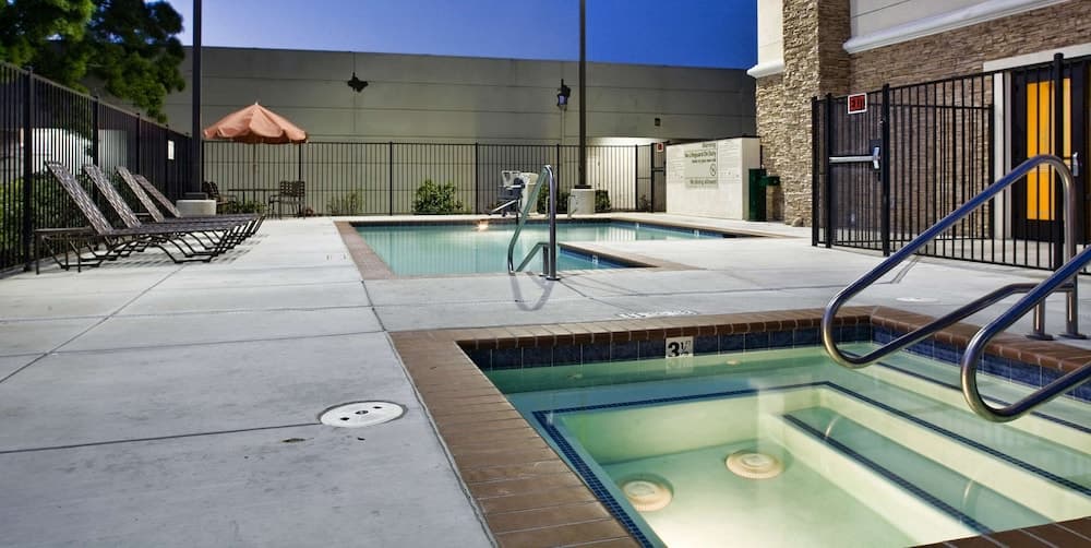 Hampton Inn Brentwood gallery photo in Brentwood, CA — image 18