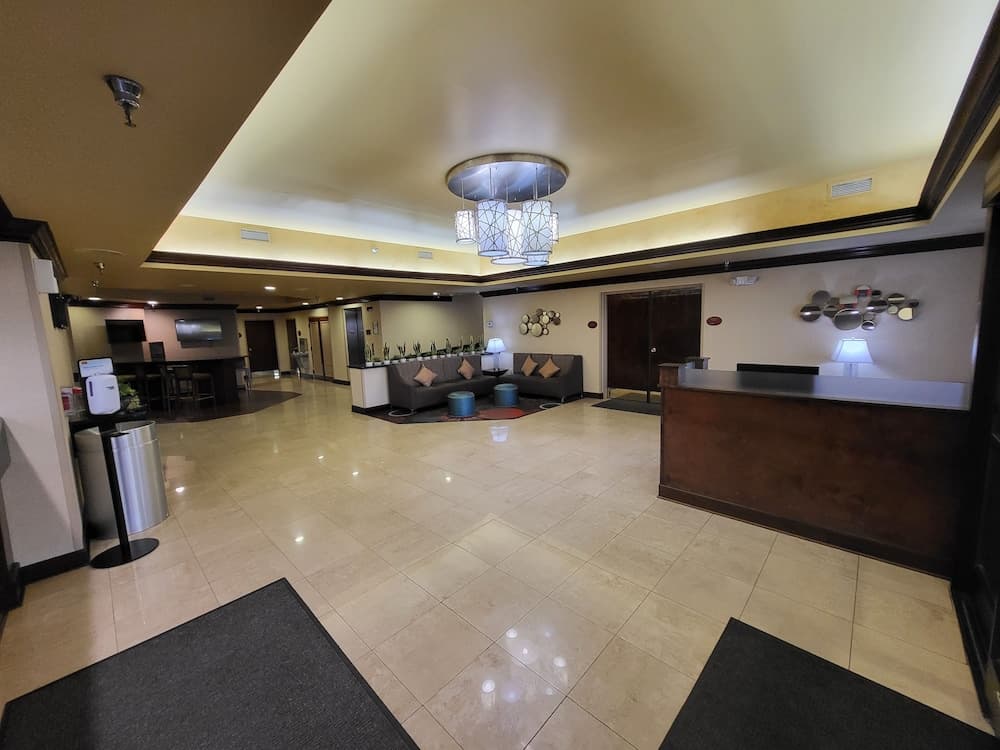 Wingate by Wyndham Greensboro/Coliseum interior in Greensboro, NC — gallery photo 2