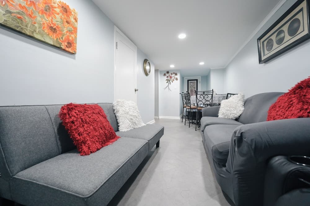 Hudson Hideaway - 3BD NYC Access featured exterior or lobby in North Bergen — similar hotel