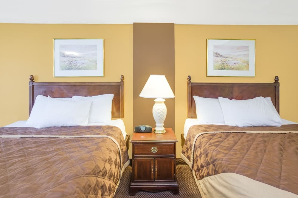 Rodeway Inn & Suites Saginaw I-675 gallery photo in Saginaw, MI — image 28