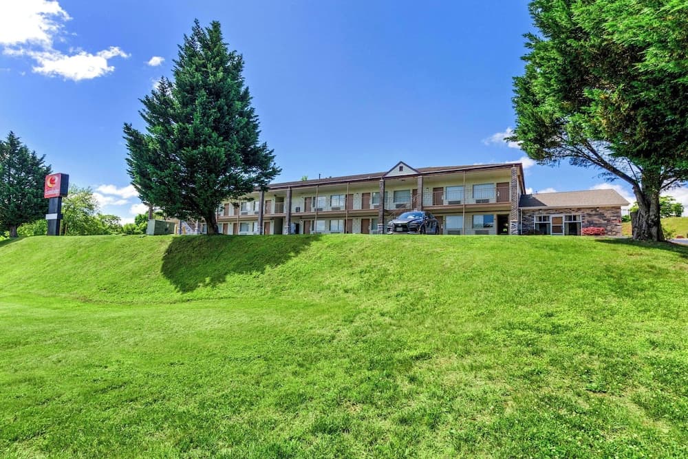 Brentwood Inn & Suites — hotel in Lynchburg, Virginia
