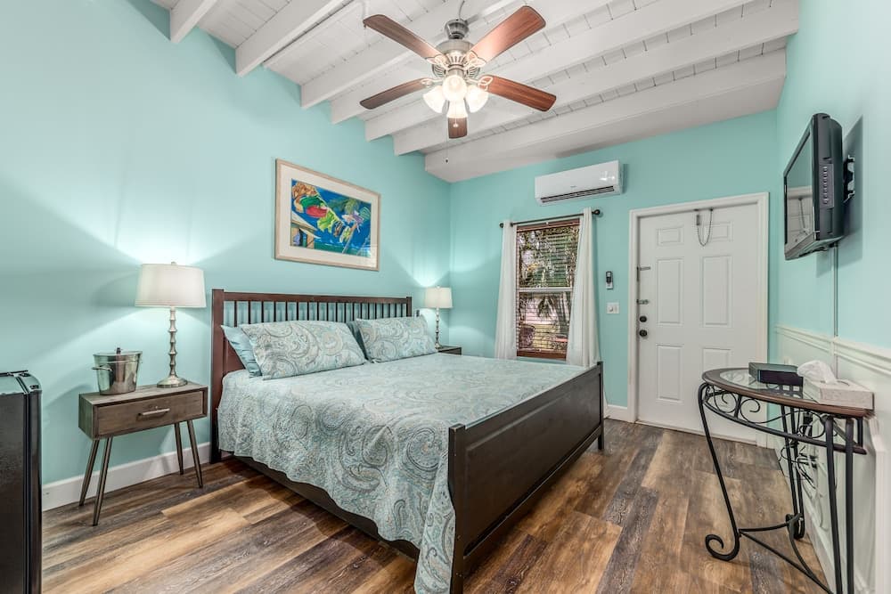 The Breezy Inn interior in Jensen Beach, FL — gallery photo 2