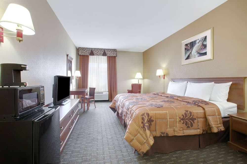 Days Inn by Wyndham Mesquite Rodeo TX gallery photo in Mesquite, TX — image 11