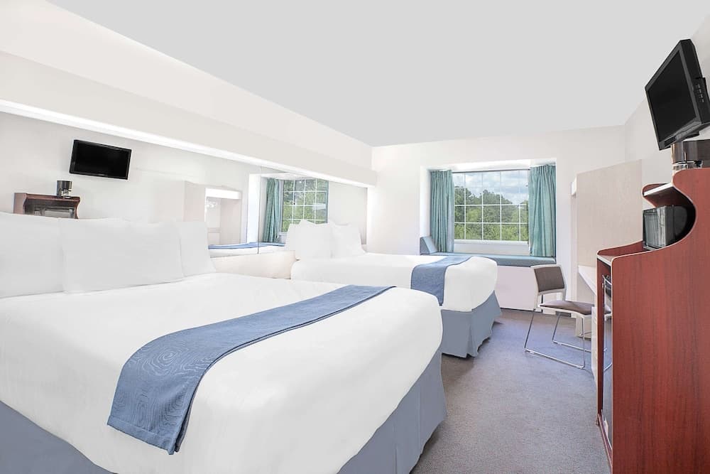 Microtel Inn by Wyndham Broken Bow property views in Broken Bow, OK — gallery photo 3