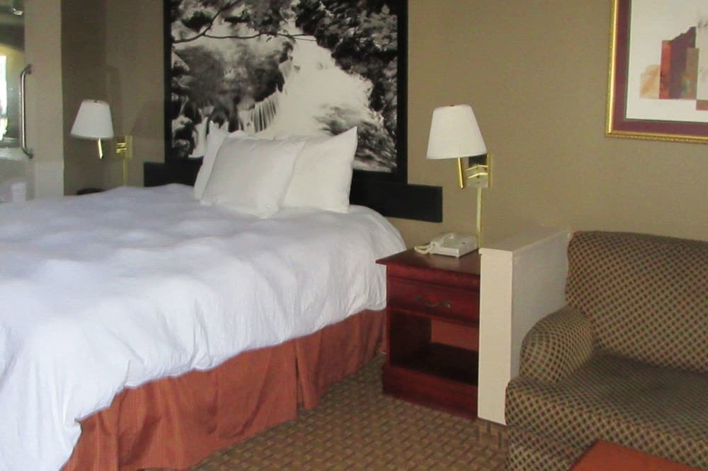 Super 8 by Wyndham Manchester TN interior in Manchester, TN — gallery photo 2