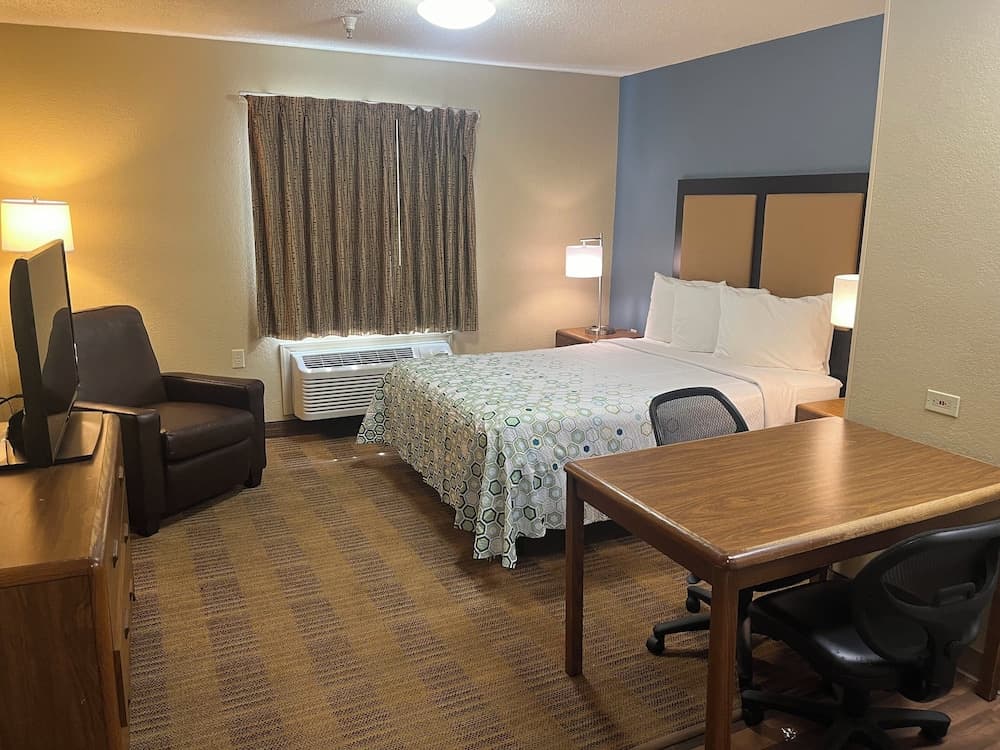 HomeTowne Studios & Suites by Red Roof Greensboro property views in Greensboro, NC — gallery photo 3