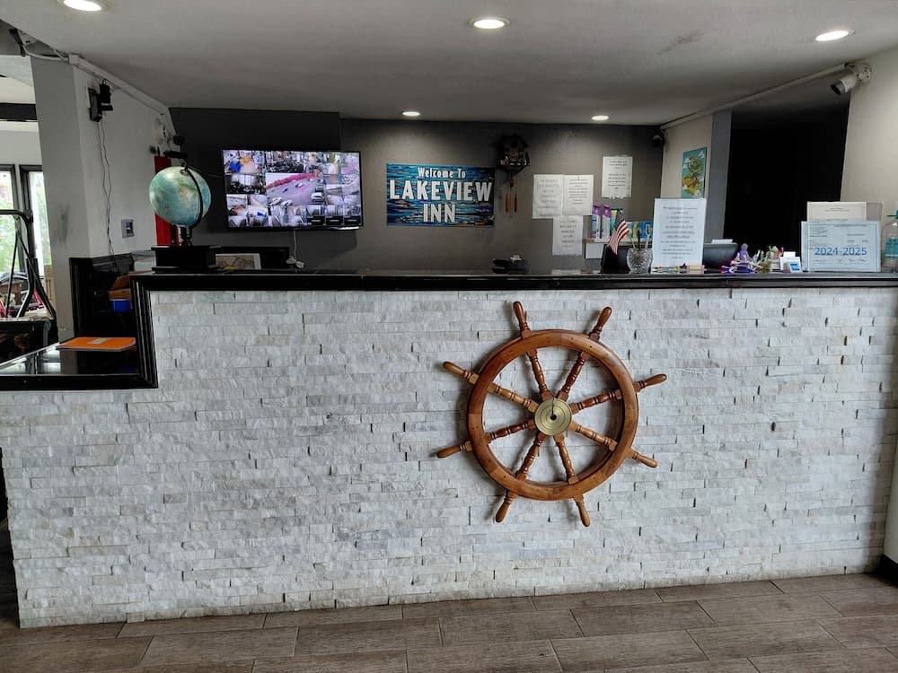 LAKEVIEWINN featured exterior or lobby in Lake St Louis — similar hotel