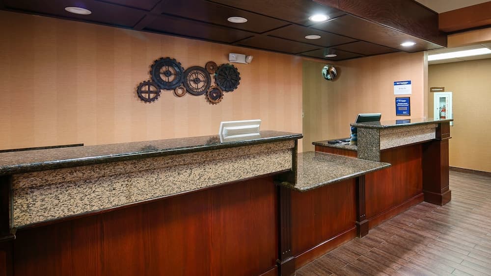 Best Western Plus Rama Inn & Suites interior in La Grande, OR — gallery photo 2