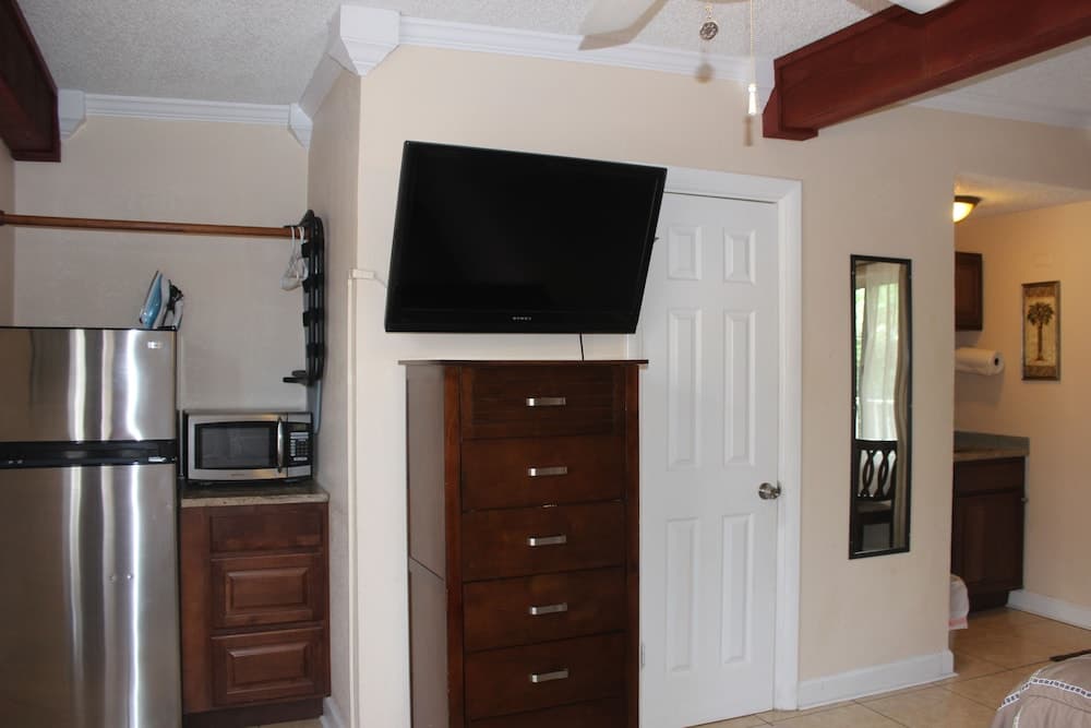 Schooner Hotel interior in Madeira Beach, FL — gallery photo 2