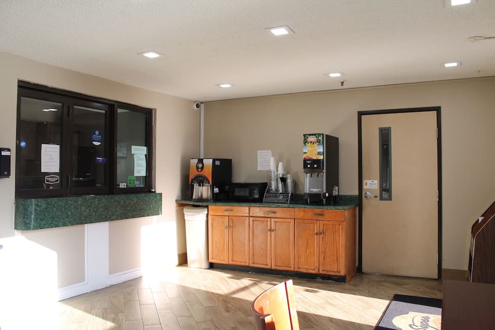Super 8 by Wyndham Greensboro/Coliseum/Conv. property views in Greensboro, NC — gallery photo 3