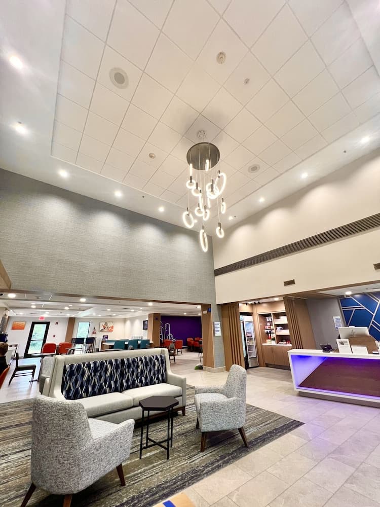 Holiday Inn Express Madison by IHG interior in Madison, GA — gallery photo 2