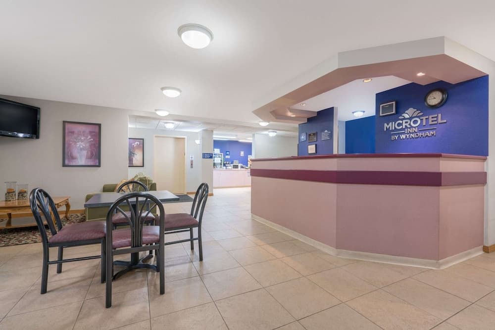 Microtel Inn by Wyndham Onalaska/La Crosse interior in Onalaska, WI — gallery photo 2