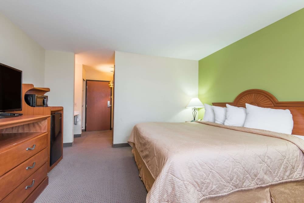 Knights Inn Gallup at 3208 W Hwy 66 property views in Gallup, NM — gallery photo 3