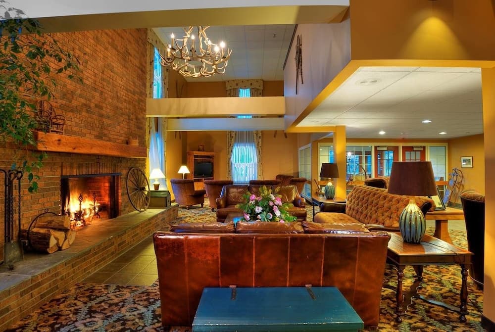 Pointe at Castle Hill Resort featured exterior or lobby in Cavendish, VT — similar hotel