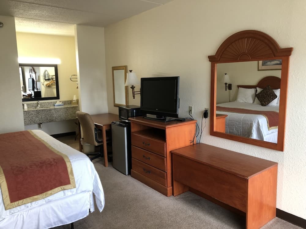 Travel Inn property views in Lugoff, SC — gallery photo 3