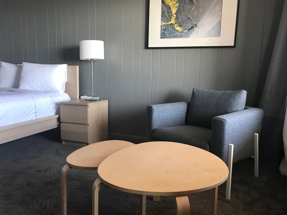 Harbor Inn Self Check-in Hotel property views in Grand Marais, MN — gallery photo 3