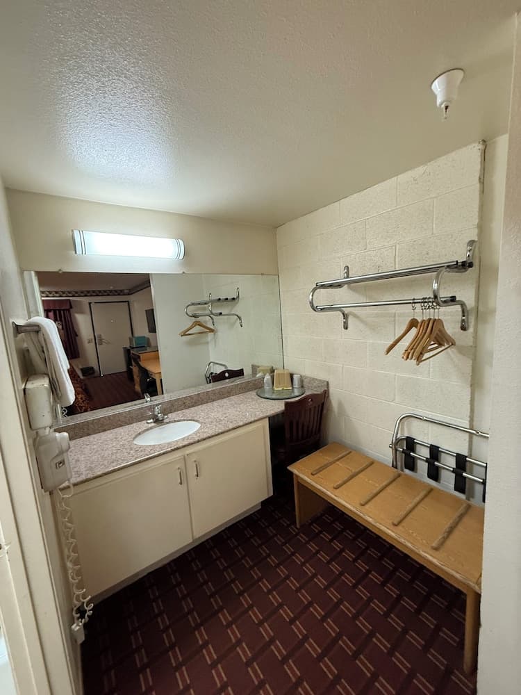 New Budget Inn gallery photo in Victorville, CA — image 19