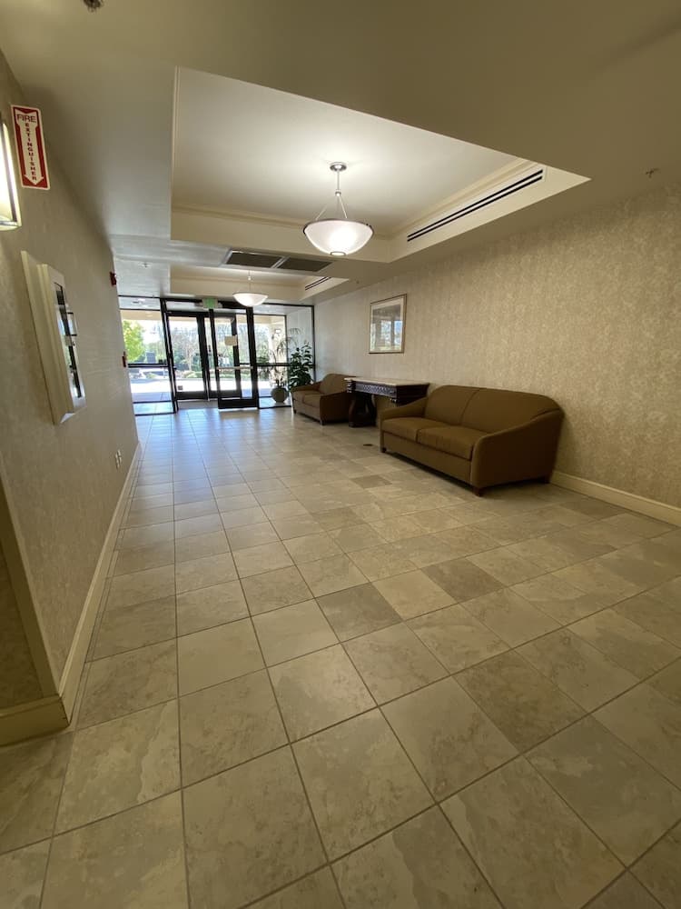 Budget Inn San Leandro property views in San Leandro, CA — gallery photo 3